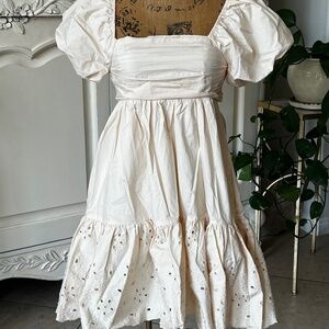 NWOT En Saison cream dress